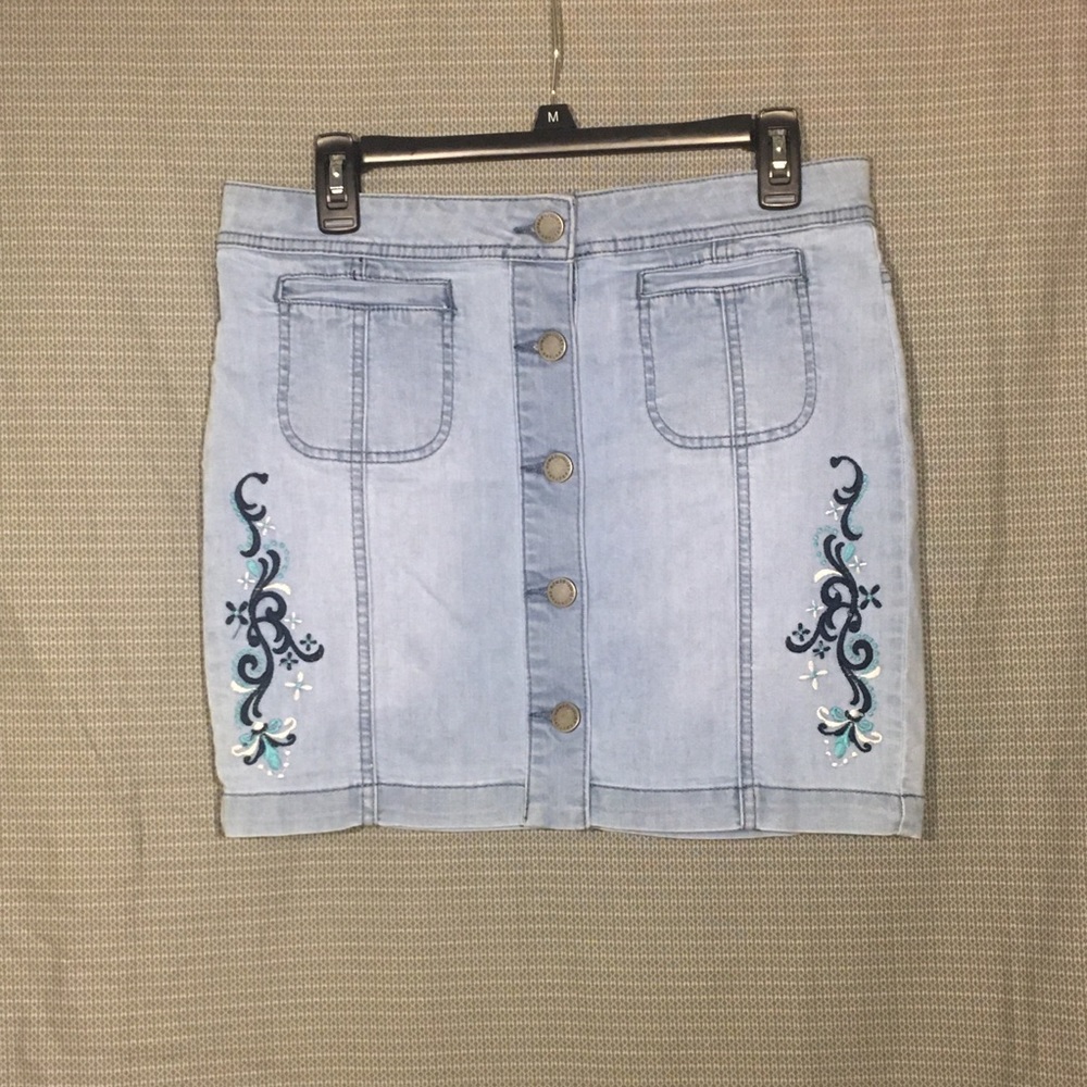 Stretchy denim skirt (size medium)